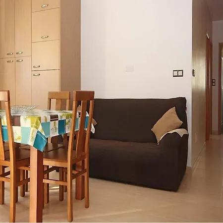 - 2 Bedrooms With Sea Views - 01883 *